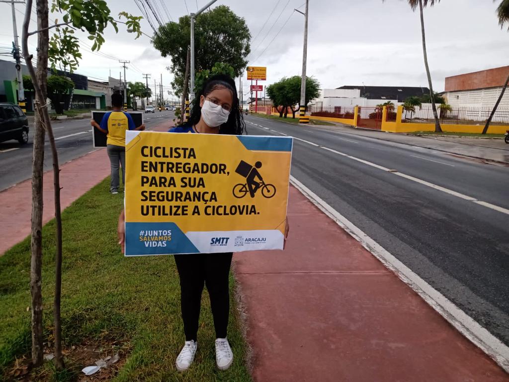 SMTT conscientiza pedestres e ciclistas sobre respeito aos espaços no trânsito - SMTT Aracaju